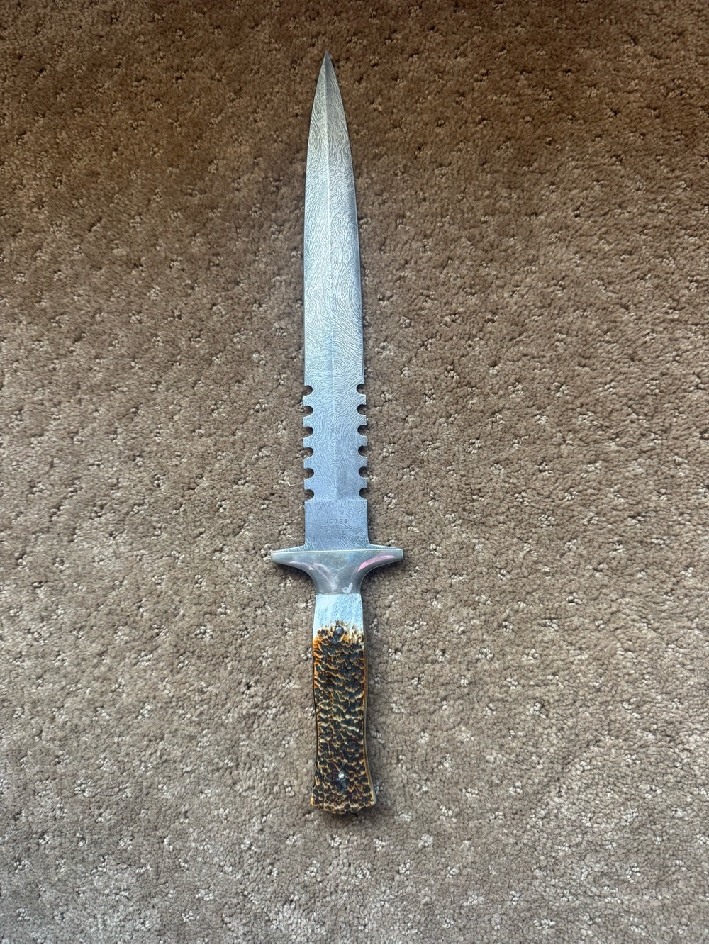 *VINTAGE UNITED CUTLERY JAPAN UC328 "IRON CROSS" DAMASCUS KNIFE W/LEATHER
SHEATH - Picture 2 of 10